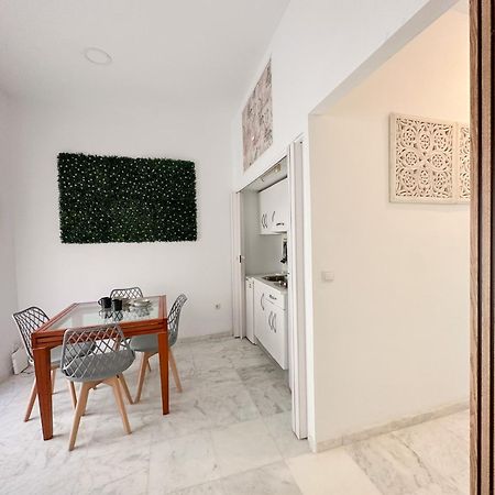 Central Cozy Budget 2Br Apt With Ac, 1 Bath, Private Parking Opt Séville Extérieur photo