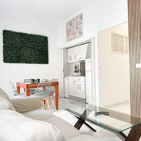 Central Cozy Budget 2Br Apt With Ac, 1 Bath, Private Parking Opt Séville Extérieur photo