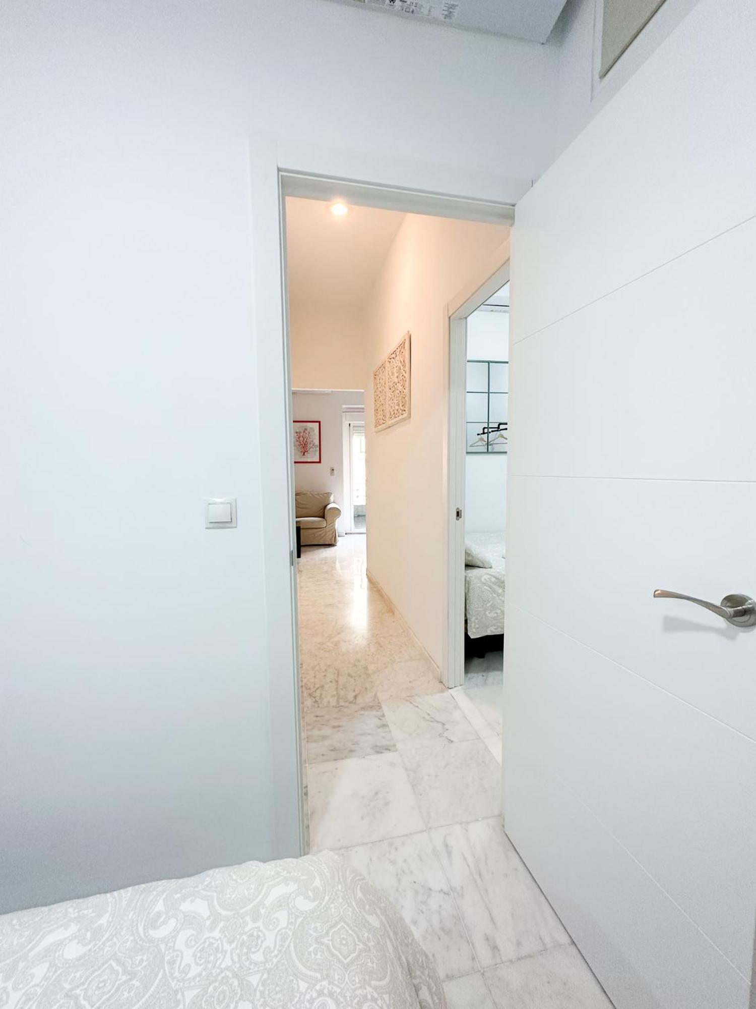 Central Cozy Budget 2Br Apt With Ac, 1 Bath, Private Parking Opt Séville Extérieur photo