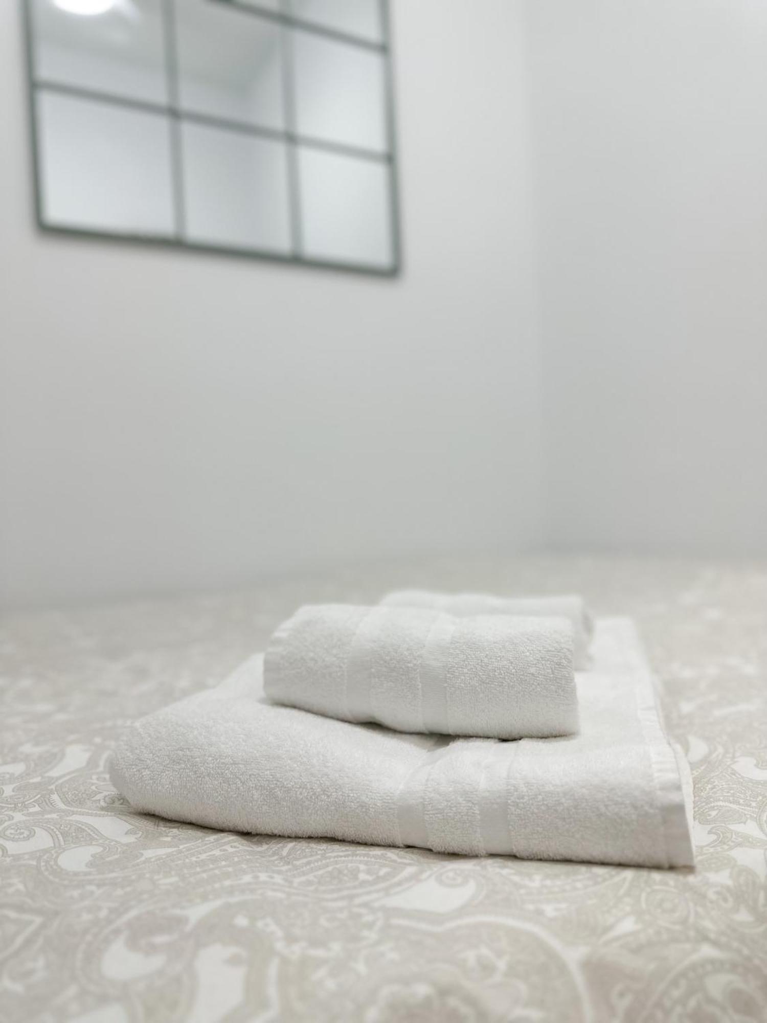 Central Cozy Budget 2Br Apt With Ac, 1 Bath, Private Parking Opt Séville Extérieur photo