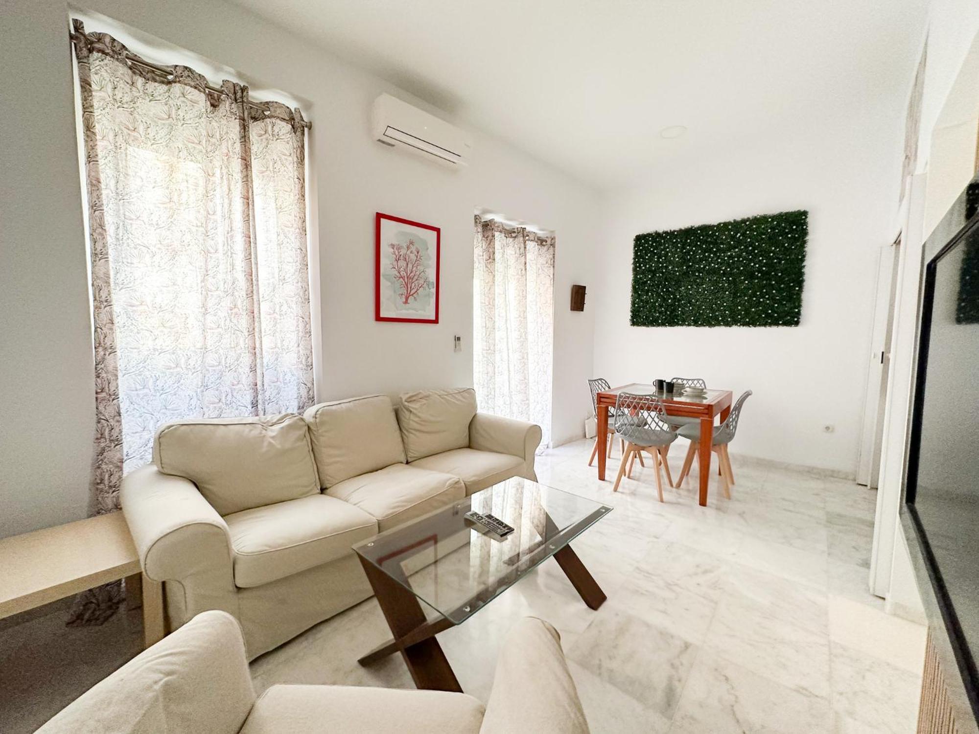 Central Cozy Budget 2Br Apt With Ac, 1 Bath, Private Parking Opt Séville Extérieur photo