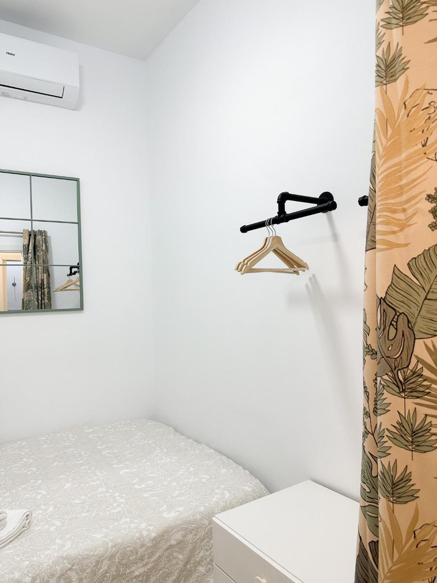 Central Cozy Budget 2Br Apt With Ac, 1 Bath, Private Parking Opt Séville Extérieur photo