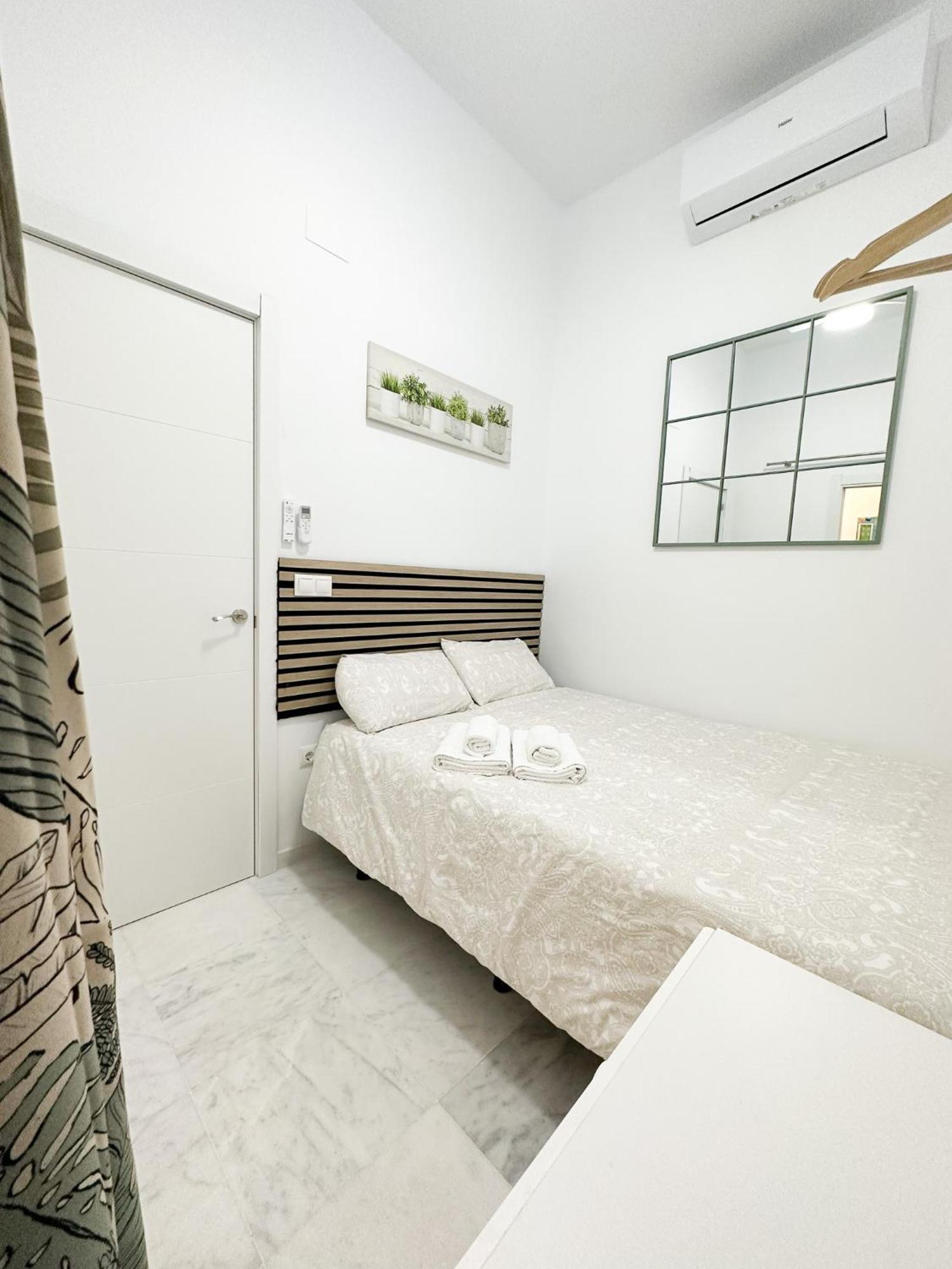 Central Cozy Budget 2Br Apt With Ac, 1 Bath, Private Parking Opt Séville Extérieur photo