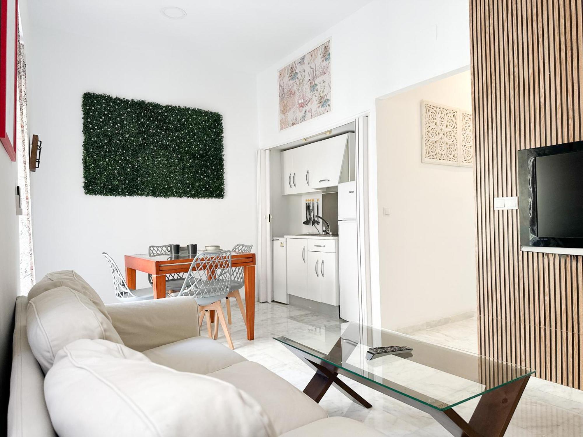 Central Cozy Budget 2Br Apt With Ac, 1 Bath, Private Parking Opt Séville Extérieur photo